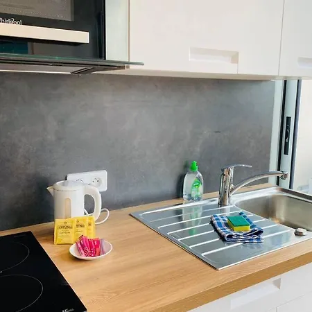 Apartment Sunbeach, Aux Portes De Monaco, Vue Mer, Wifi, Climatisation *